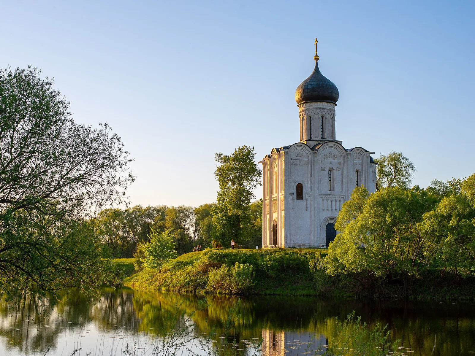 Церковь Покрова на Нерли, современный вид. Фото: kishjar?, CC BY 2.0; уменьшено.