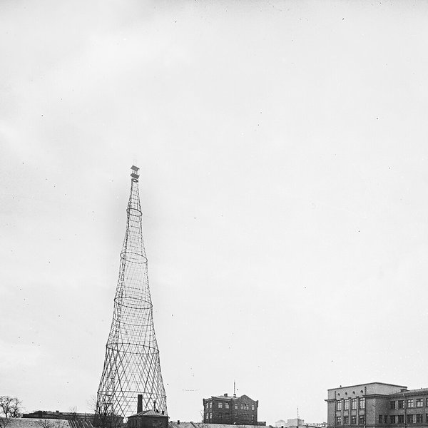 Шуховская башня на Шаболовке в начале 1930-х: ажурная сетка секций над пустырём