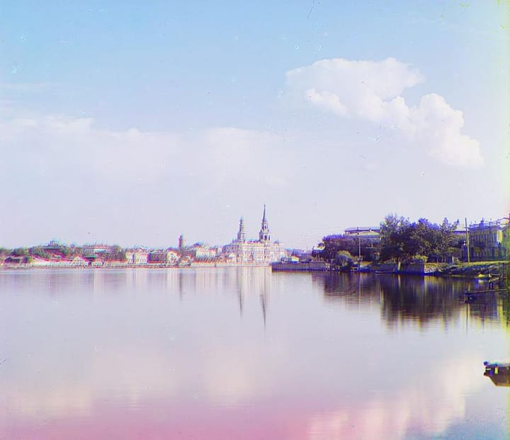 Екатеринбург, 1909. Фото С. М. Прокудина-Горского. В 1939 году город звался Свердловском — здесь вышла «Малахитовая шкатулка».