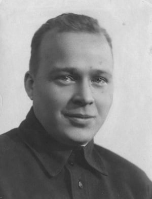 Аркадий Гайдар. Фотография неизвестного автора, опубликована в 1946 году.