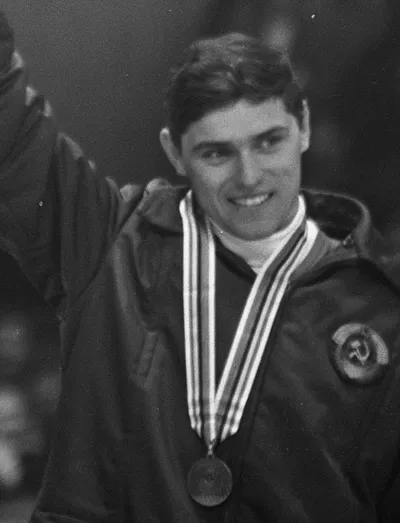Фото 1968 года: улыбающийся Владимир Гундарцев с медалью на шее